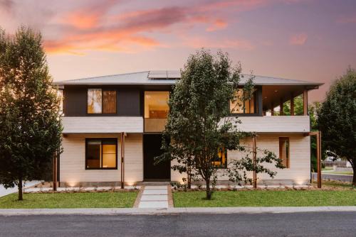 Central Mudgee House | Strikes by the River