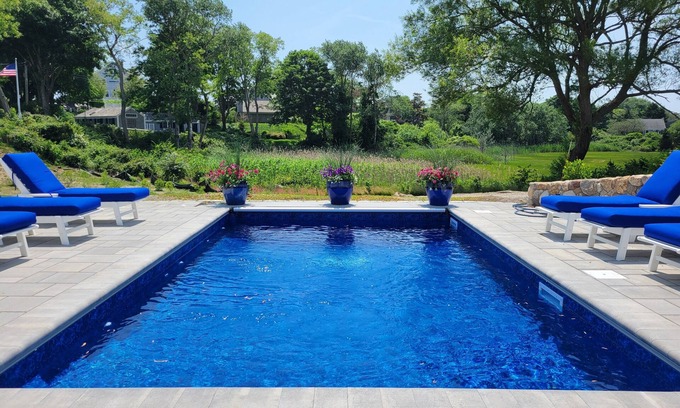 Chatham House | Stroll to Chatham's Popular Shops & Dining/Or Walk to Andrew Hardings Beach from This NEW Impeccable Compound