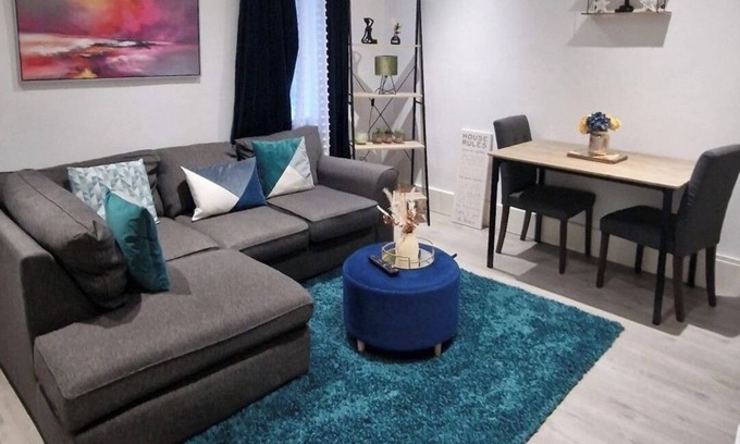 Wainscot House | Strood Home-Sleeps 6-Great for Groups & Families