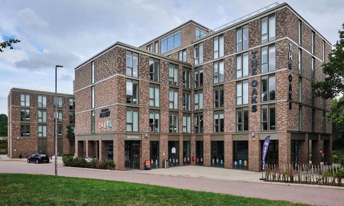 Acresford Apartment | Student Only The Oaks
