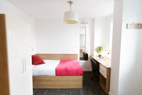 Finsbury Park Apartment | Students Only Private Bedroom with Shared Kitchen and Studios at Axo Islington