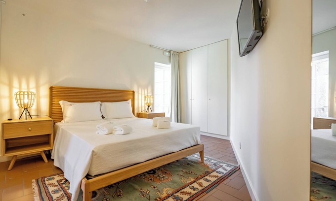 Cardielos Apartment | Studio Apartment Casa da Brêa - pool, garden, porch. 10 minutes from the beach