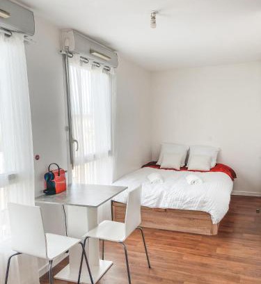 Rosny-sous-Bois Apartment | Studio à 10 mins de Paris