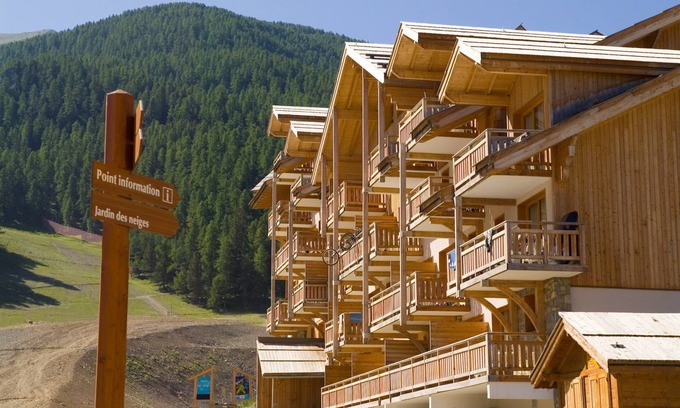 Les Orres Apartment | Studio équipé, départ et retour ski aux pieds