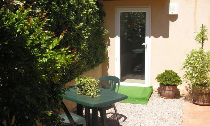 Sausset-les-Pins Apartment | Studio, 100m from the beach, recent, in quiet and green.