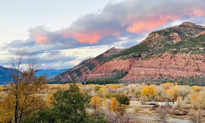 Durango Apartment | STUDIO 203: AMAZING Mountain Views - 5 Minutes to Downtown Durango! Pet Friendly