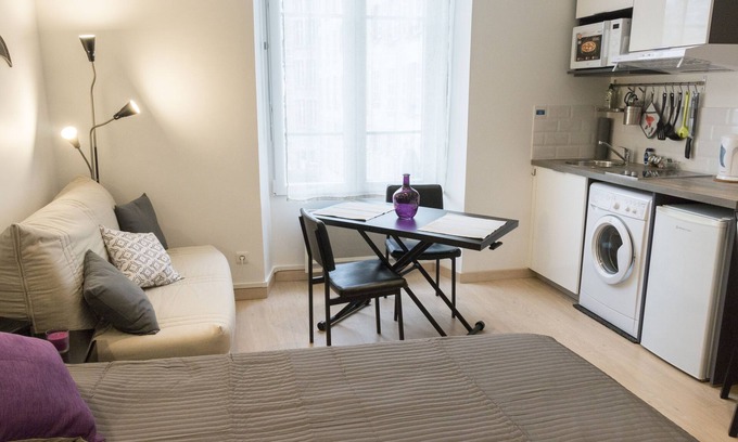 Vittel Apartment | Studio 22-Studio-Apartment-Wet room-Garden view
