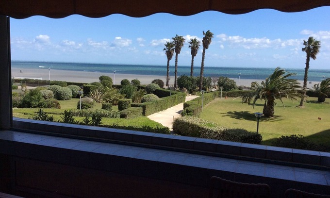 La Cote Radieuse Apartment | Studio 25m2 & terrace 8 m2 sea view for 2 people private box swimming pool WIFI