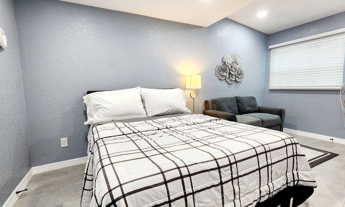 Lakeland Apartment | Studio 3 !