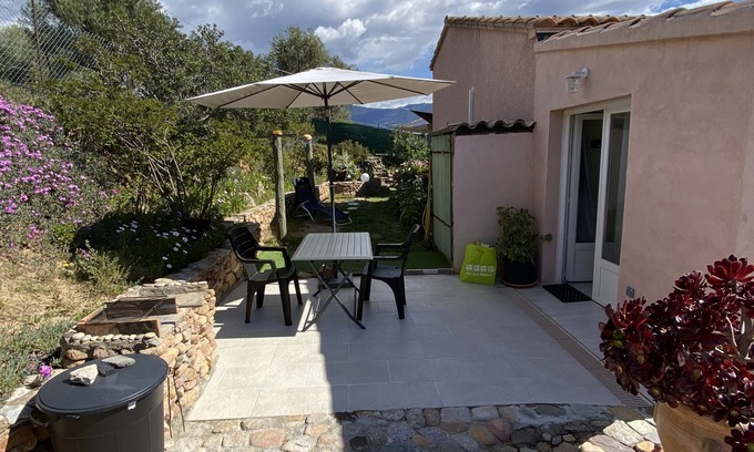 Tiuccia Apartment | Studio 30m², Private garden, Beach 5 mins walk
