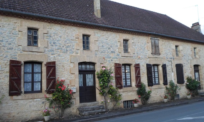 Daglan Apartment | Studio 35 m2 with view of the old mill canal near downtown rue de la gare