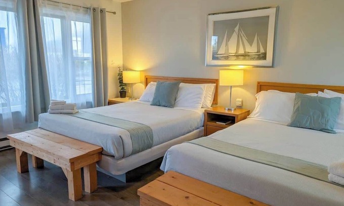 Ste Anne de Beaupre Apartment | Studio 4 | 2 Min Waterfront | BBQ & Fireplace