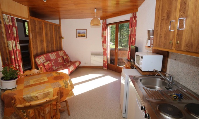 Les Orres Apartment | Studio 4 persons in cottage direct access to the slopes