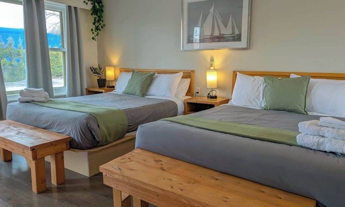 Ste Anne de Beaupre Apartment | Studio 6 | 2 Min Waterfront | BBQ & Fireplace