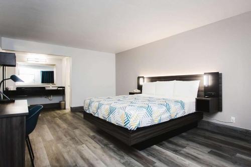 Willow Meadows/Willowbend Area Hotel | Studio 6 Houston TX Medical Center NRG Stadium