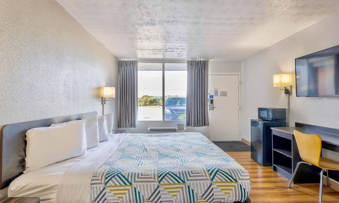 Mount Jackson Hotel | Studio 6 Mount Jackson, Va - Shenandoah