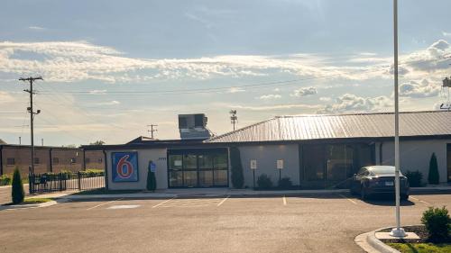 Rockford Hotel | Studio 6 Rockford, IL – RFD Airport