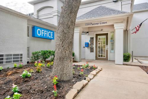 Medical Center District Hotel | Studio 6-San Antonio, TX - Medical Center