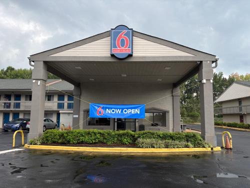 Paw Creek Hotel | Studio 6 Suites Charlotte, NC Northlake