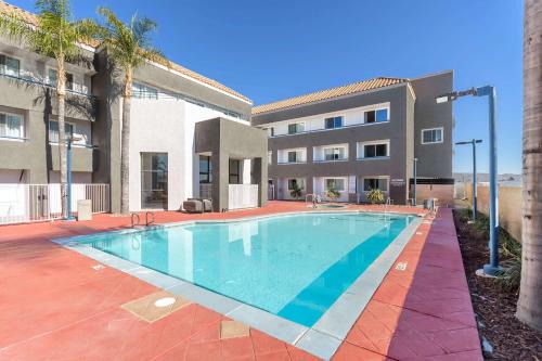 Eastside Hotel | Studio 6 Suites Perris, CA