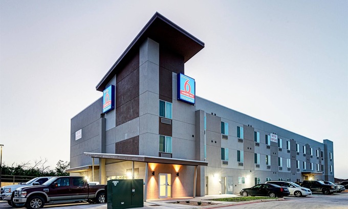 Sweetwater Hotel | Studio 6 Sweetwater, TX