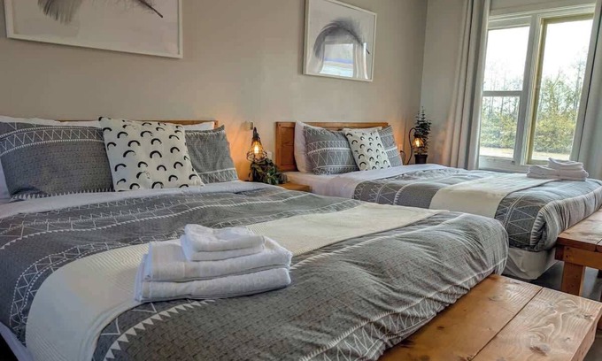 Ste Anne de Beaupre Apartment | Studio 9 | 2 Min Waterfront | BBQ & Fireplace