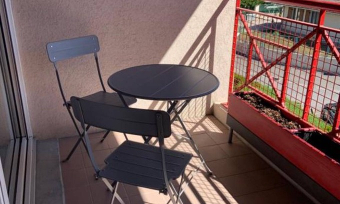 Douvaine Apartment | "Studio Agora" with Balcony & Wi-Fi