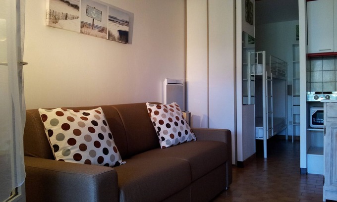 Gruissan Apartment | STUDIO air-conditioned garden level in residence with swimming pool