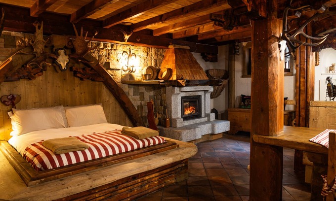 Roncone Apartment | Studio 'Alfio's Alpen Suite' with Shared Garden and Wi-Fi