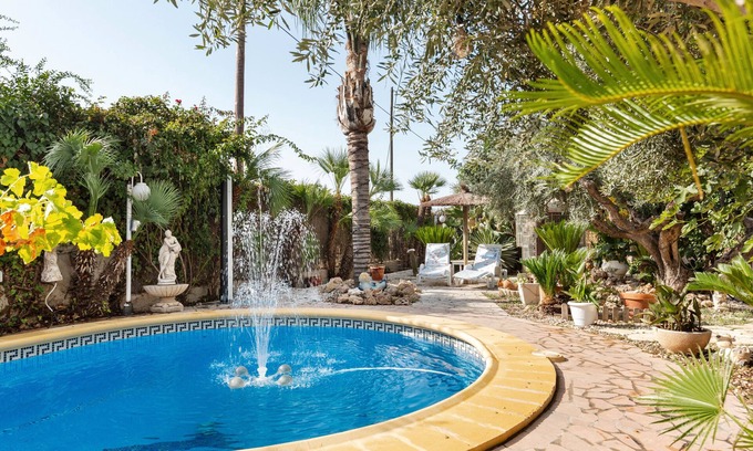 Lorca Apartment | Studio 'Alojamiento Ruizo' with Mountain Views, Shared Pool and Wi-Fi
