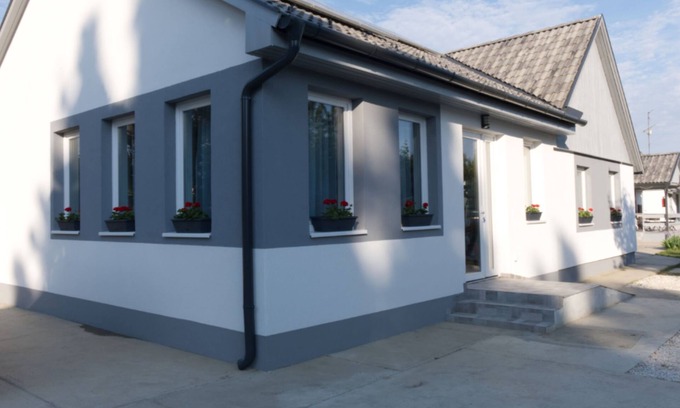 Bukfurdo Apartment | Studio and family apartments with a patio each. Continental breakfast served.