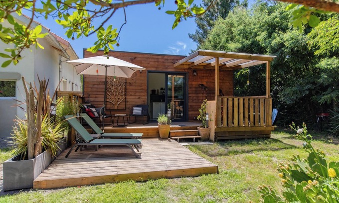 Grayan-Et-L'Hopital Apartment | Studio Apartment 'Chalet Nature' with Private Terrace, Wi-Fi and Air Conditioning