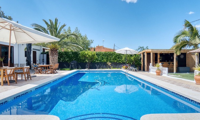 Hoya de los Patos Apartment | Studio Apartment 'Park Carpe Diem' with Shared Pool, Wi-Fi and Air Conditioning