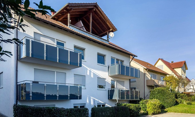 Schnetzenhausen Apartment | Studio Apartment "Ferien am See 7" with Garden & Wi-Fi