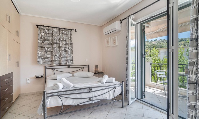 Kalligoni Apartment | Studio Apartment 'Alexandros 2 Guests A' with Mountain View, Wi-Fi and Air Conditioning