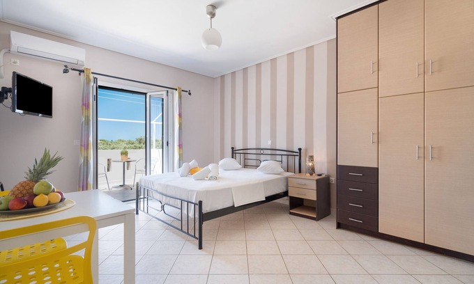 Kalligoni Apartment | Studio Apartment 'Alexandros 2 Guests B' with Mountain View, Wi-Fi and Air Conditioning