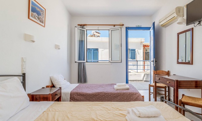 Mpatsi Apartment | Studio Apartment 'Aegeo 1' with Sea View, Wi-Fi and Air Conditioning