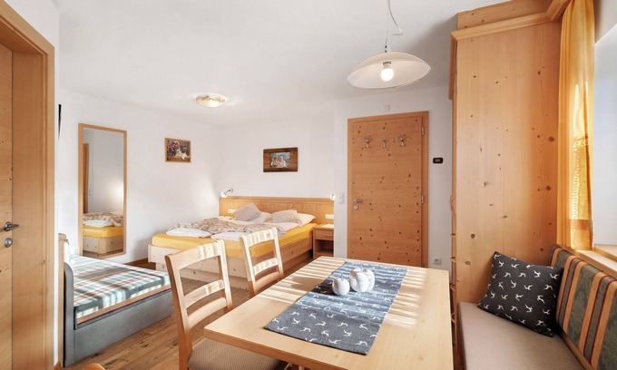 La Valle Apartment | Studio Apartment 'Apartment Ramei' with Mountain View, Shared Garden and Wi-Fi