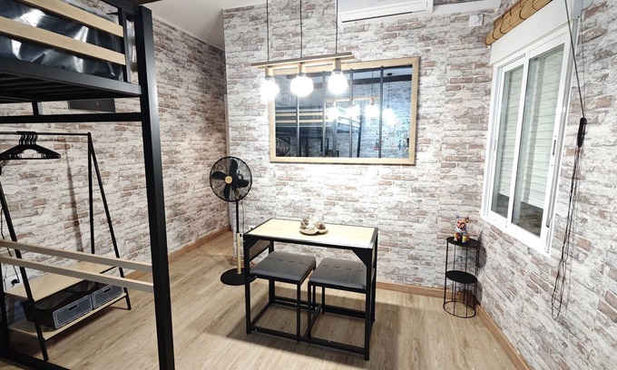 Distrito de Levante Apartment | Studio Apartment 'Apartamento Sanz' with Private Terrace, Wi-Fi and Air Conditioning