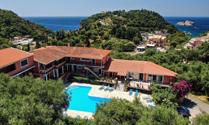 Lakones Apartment | Studio Apartment 'Arianna Deluxe Studio 21' with Sea View, Shared Pool & Wi-Fi