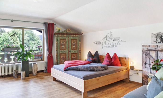 Untergrainau Apartment | Studio Apartment 'Aschaubichl - Wohnung Anemone' with Mountain View, Balcony and Wi-Fi