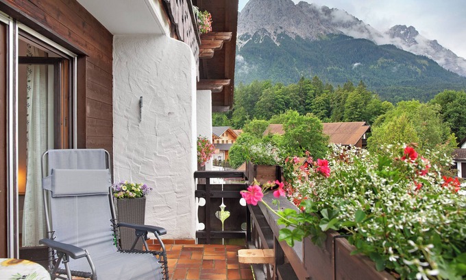 Untergrainau Apartment | Studio Apartment 'Aschaubichl - Wohnung Enzian' with Mountain View, Balcony and Wi-Fi