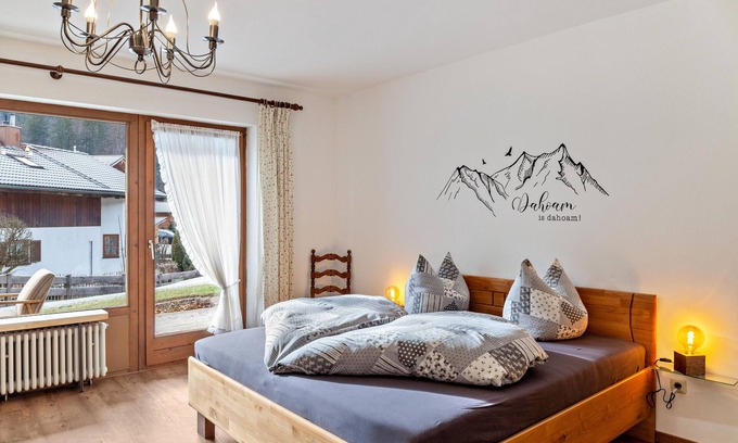 Untergrainau Apartment | Studio Apartment 'Aschaubichl - Wohnung Silberdistel' with Mountain View, Private Terrace and Wi-Fi
