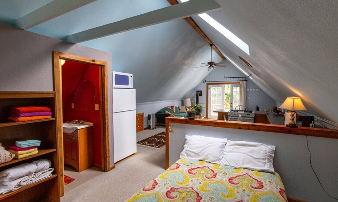 Tenino Apartment | Studio Apartment at Top of the Hill