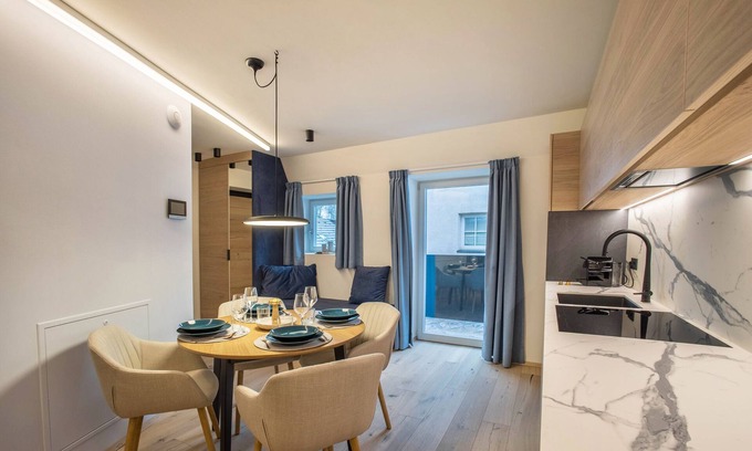 Old Town Apartment | Studio Apartment 'Avia Living Maria' with Mountain View, Balcony and Wi-Fi