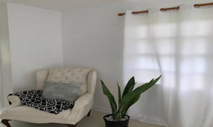 Lucaya Apartment | Studio Apartment Close To Beach