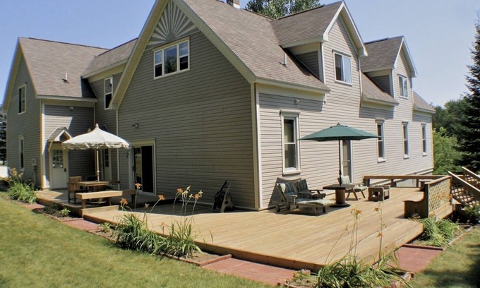 Boyne City Apartment | Studio apartment close to Boyne Mountain with 2 addl bedrooms sleeps 6