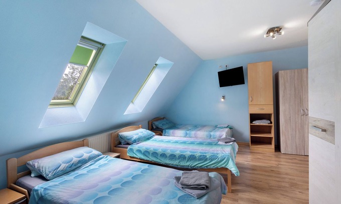 Markt Erlbach Apartment | Studio Apartment 'Zimmer 27' with Shared Terrace, Shared Garden and Wi-Fi