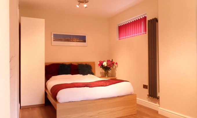 Newmarket Apartment | Studio apartment ideal for work or leisure stays. Near Newmarket and Cambridge.