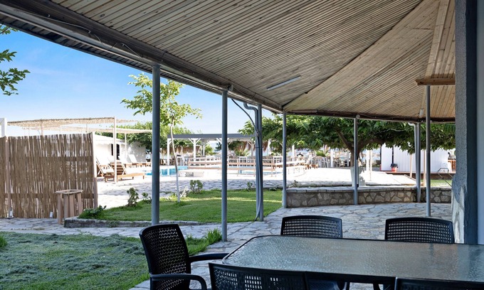 Pidima Kyras Apartment | Studio Apartment 'Iguana 11' with Shared Pool, Wi-Fi and Air Conditioning